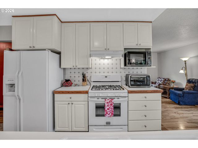4892 Se FIELDCREST Dr, Milwaukie, OR 97222