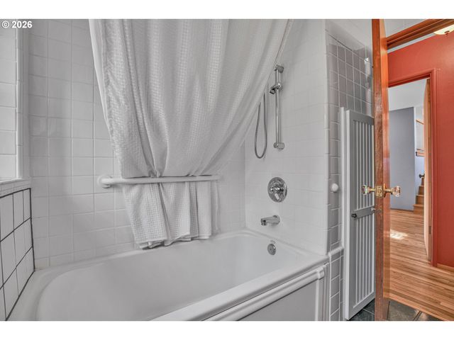 4892 Se FIELDCREST Dr, Milwaukie, OR 97222