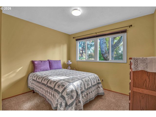 4892 Se FIELDCREST Dr, Milwaukie, OR 97222
