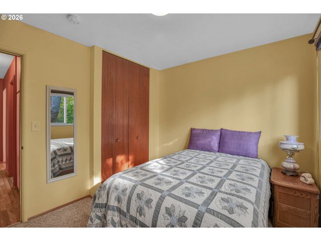 4892 Se FIELDCREST Dr, Milwaukie, OR 97222