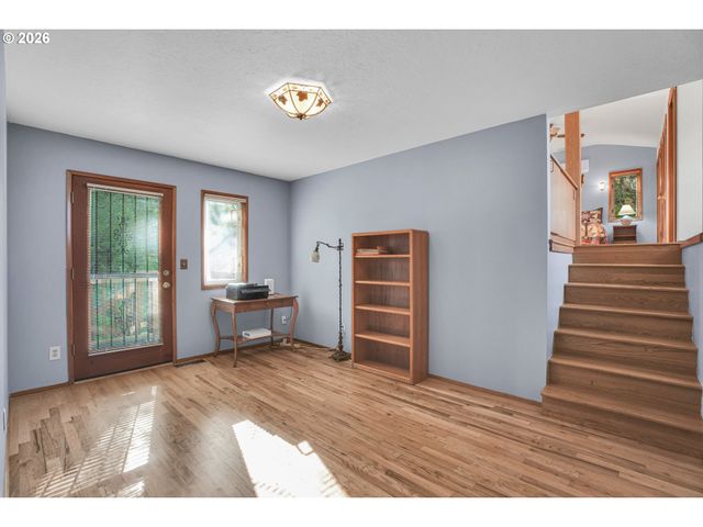 4892 Se FIELDCREST Dr, Milwaukie, OR 97222