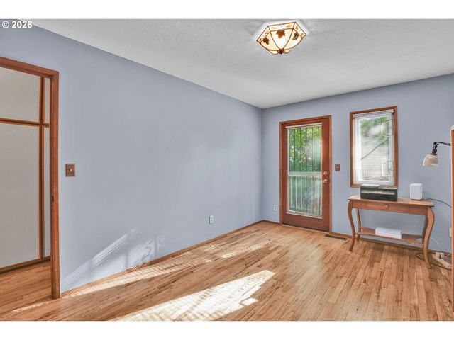 4892 Se FIELDCREST Dr, Milwaukie, OR 97222