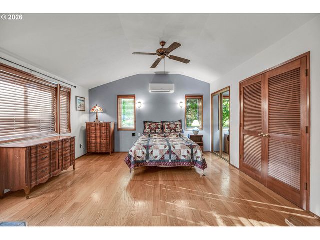 4892 Se FIELDCREST Dr, Milwaukie, OR 97222