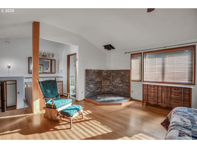 4892 Se FIELDCREST Dr, Milwaukie, OR 97222