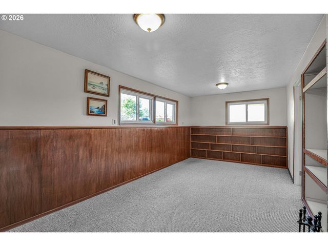 4892 Se FIELDCREST Dr, Milwaukie, OR 97222