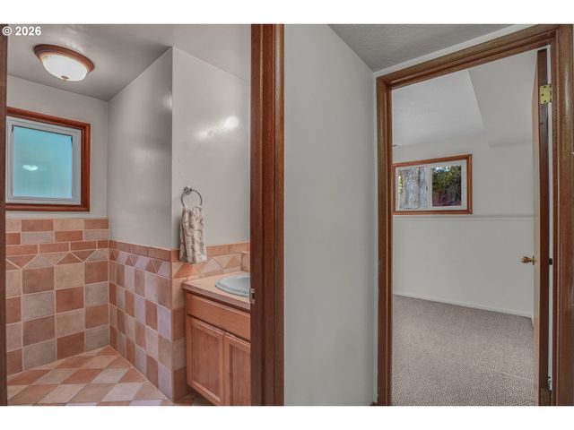 4892 Se FIELDCREST Dr, Milwaukie, OR 97222