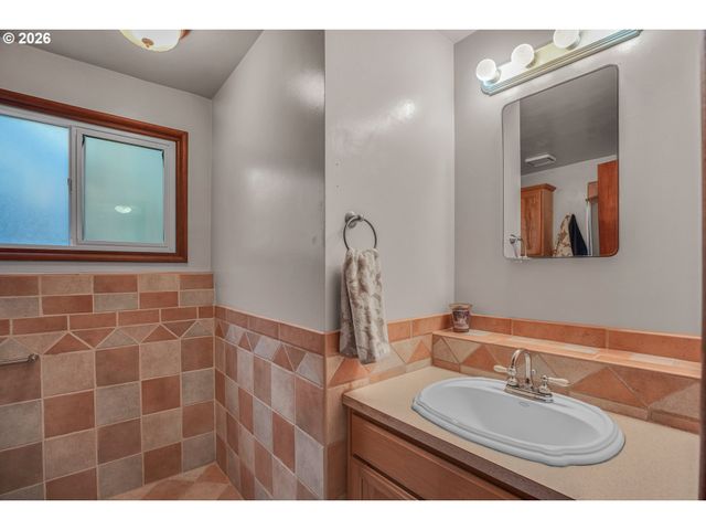 4892 Se FIELDCREST Dr, Milwaukie, OR 97222