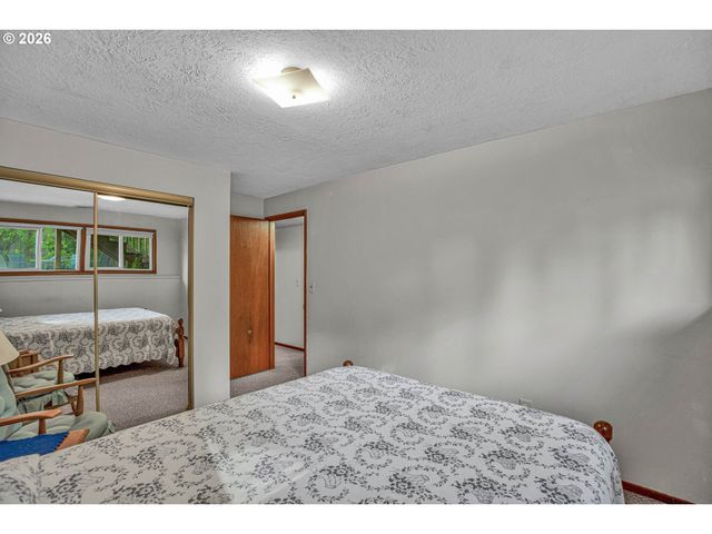4892 Se FIELDCREST Dr, Milwaukie, OR 97222
