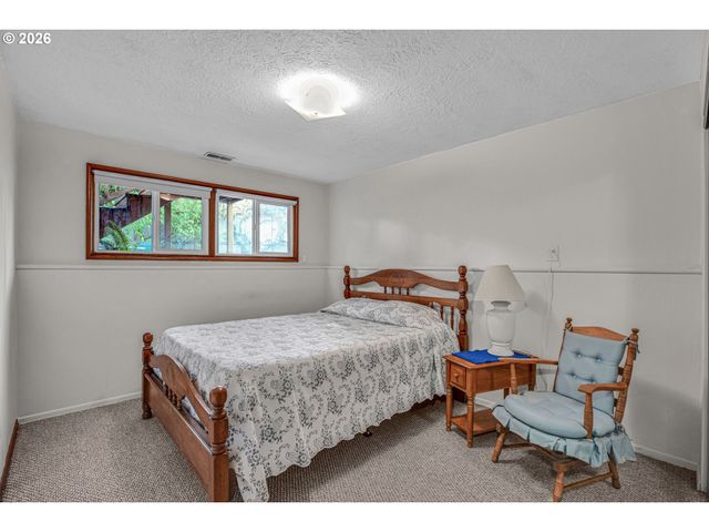 4892 Se FIELDCREST Dr, Milwaukie, OR 97222