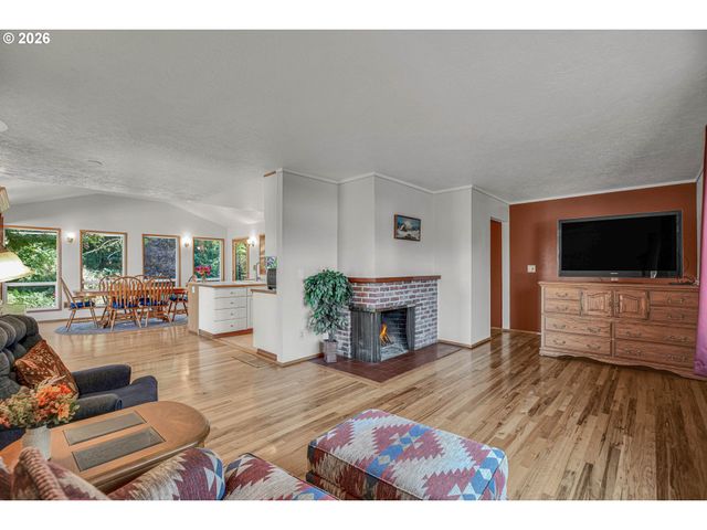 4892 Se FIELDCREST Dr, Milwaukie, OR 97222