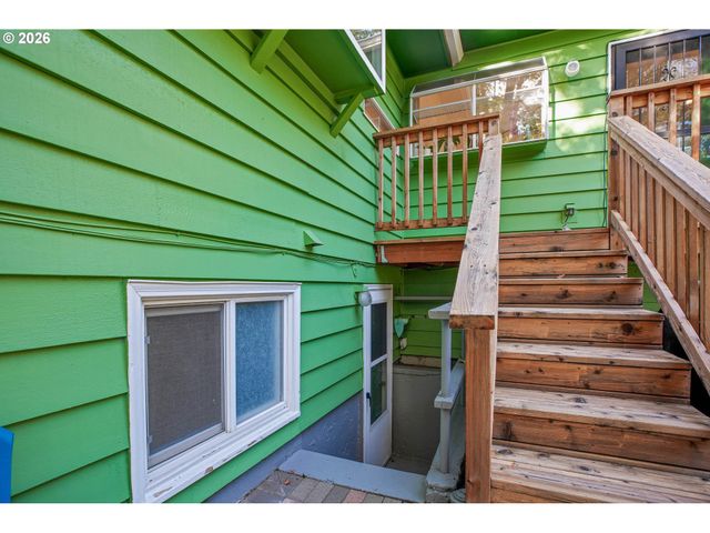 4892 Se FIELDCREST Dr, Milwaukie, OR 97222
