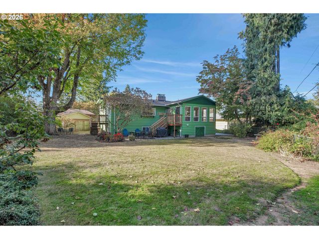 4892 Se FIELDCREST Dr, Milwaukie, OR 97222