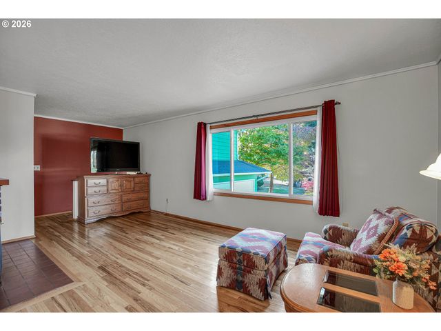 4892 Se FIELDCREST Dr, Milwaukie, OR 97222