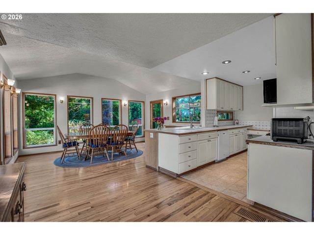 4892 Se FIELDCREST Dr, Milwaukie, OR 97222