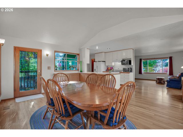 4892 Se FIELDCREST Dr, Milwaukie, OR 97222
