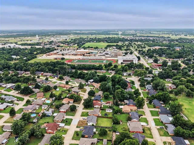 319 W Bass Avenue, Yukon, OK 73099