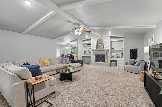 319 W Bass Avenue, Yukon, OK 73099
