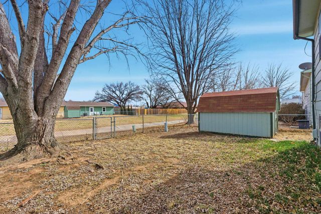 718 N Sumac Rd, Derby, KS 67037
