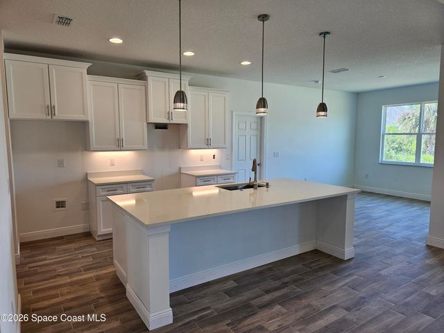 571 Fondulac Street SW, Palm Bay, FL 32908