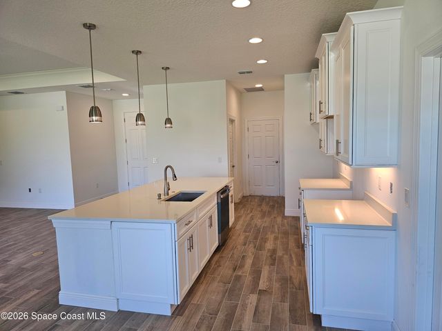 571 Fondulac Street SW, Palm Bay, FL 32908