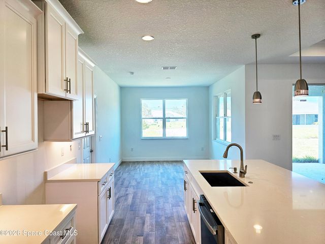 571 Fondulac Street SW, Palm Bay, FL 32908