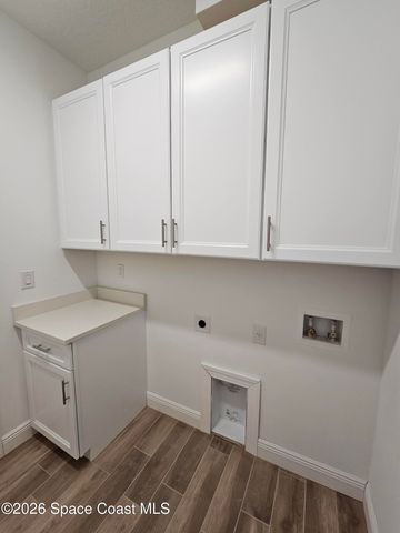 571 Fondulac Street SW, Palm Bay, FL 32908