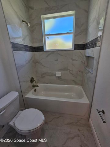 571 Fondulac Street SW, Palm Bay, FL 32908