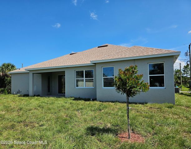 571 Fondulac Street SW, Palm Bay, FL 32908