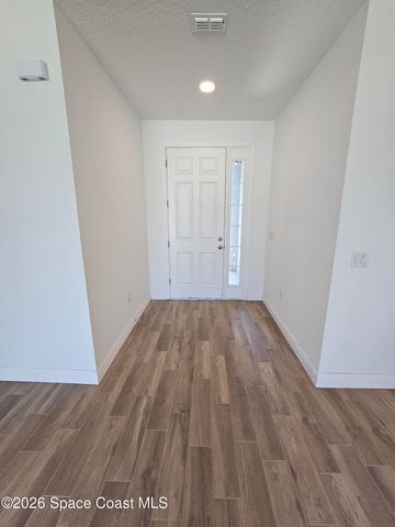 571 Fondulac Street SW, Palm Bay, FL 32908