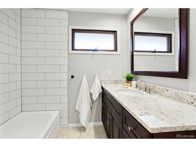 8299 Lakeview Dr, Parker, CO 80134