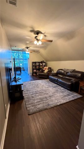 445 W Belknap Street, Jacksboro, TX 76458
