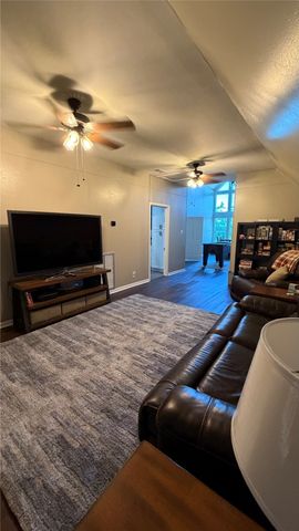 445 W Belknap Street, Jacksboro, TX 76458