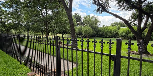 445 W Belknap Street, Jacksboro, TX 76458