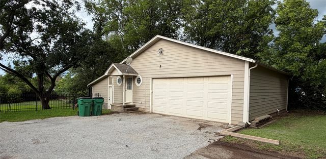 445 W Belknap Street, Jacksboro, TX 76458