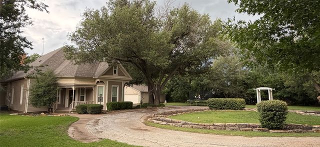 445 W Belknap Street, Jacksboro, TX 76458
