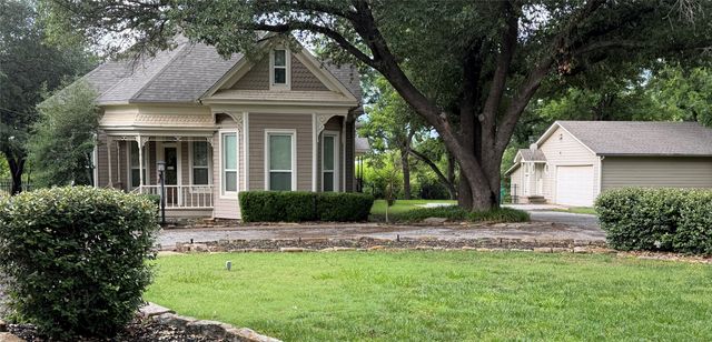 445 W Belknap Street, Jacksboro, TX 76458