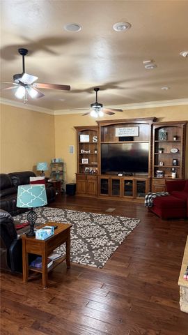 445 W Belknap Street, Jacksboro, TX 76458