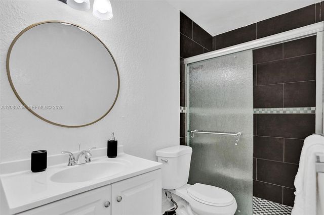310 NE 162nd St, Miami, FL 33162