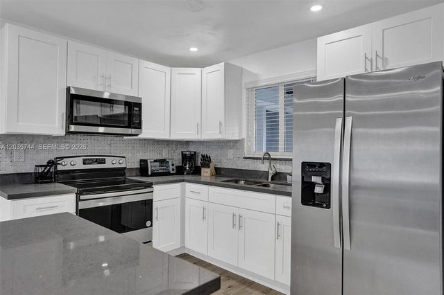 310 NE 162nd St, Miami, FL 33162