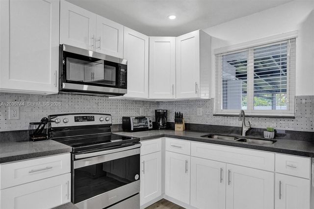 310 NE 162nd St, Miami, FL 33162