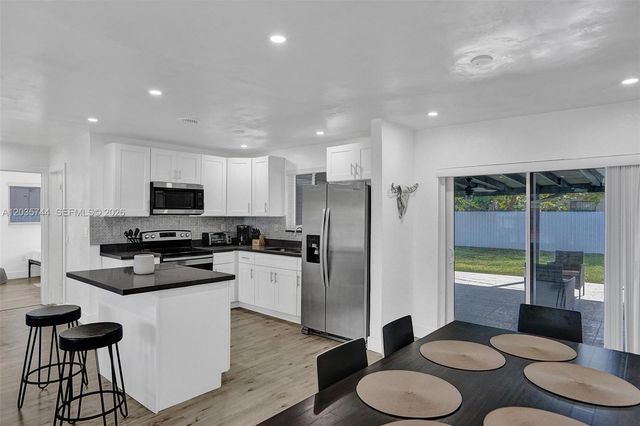 310 NE 162nd St, Miami, FL 33162