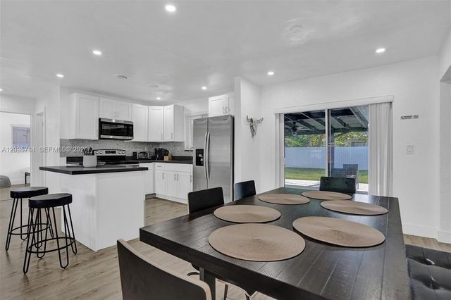 310 NE 162nd St, Miami, FL 33162
