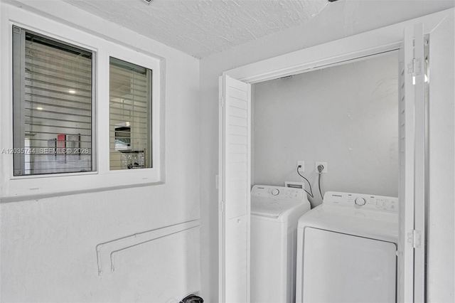 310 NE 162nd St, Miami, FL 33162