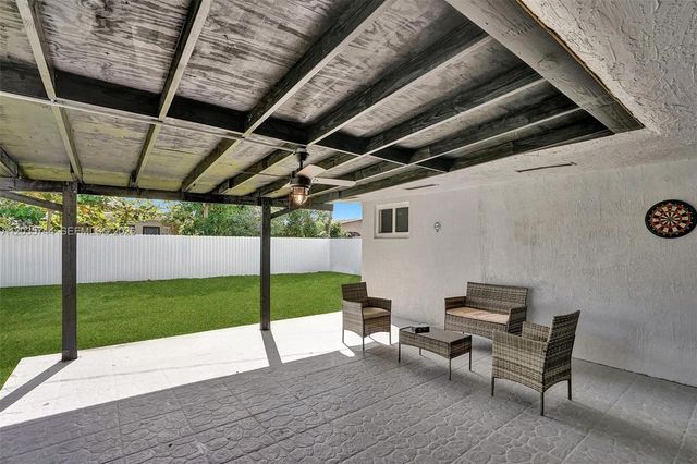 310 NE 162nd St, Miami, FL 33162