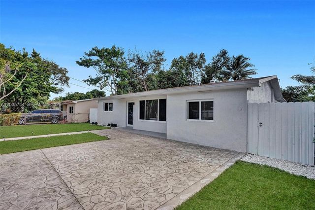310 NE 162nd St, Miami, FL 33162