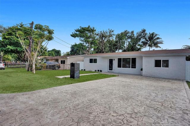 310 NE 162nd St, Miami, FL 33162
