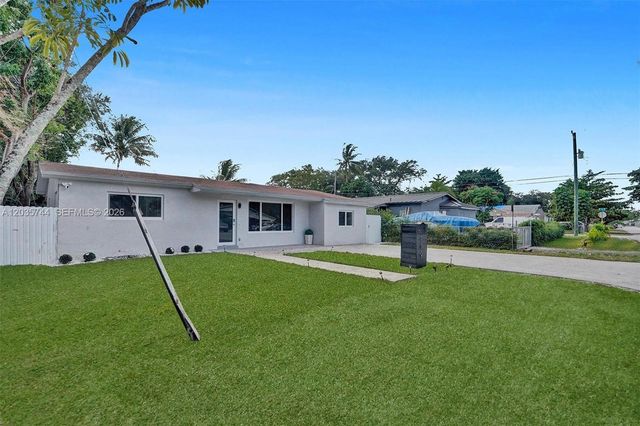 310 NE 162nd St, Miami, FL 33162