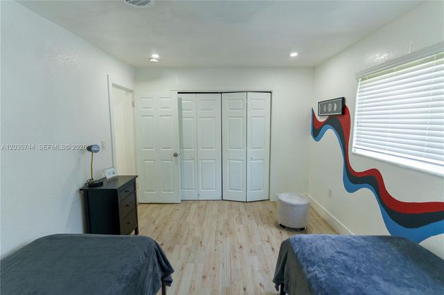 310 NE 162nd St, Miami, FL 33162