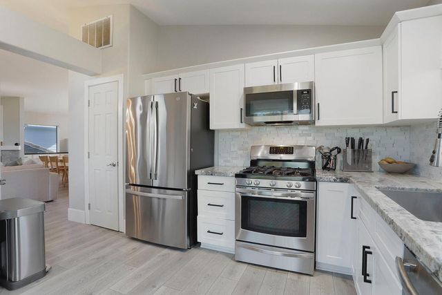 1143 Cherry Oak Ln, Manteca, CA 95336