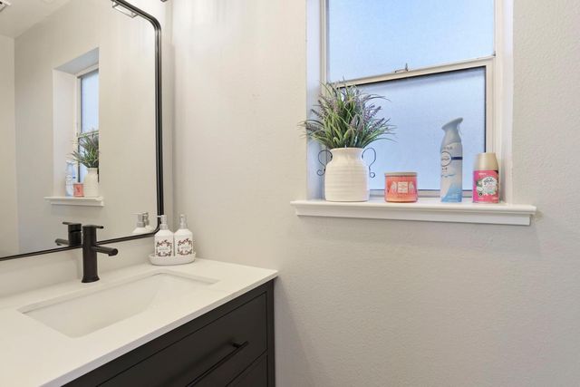 1143 Cherry Oak Ln, Manteca, CA 95336